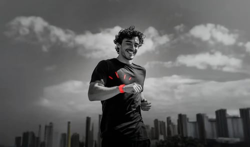 Hombre con Apple Watch